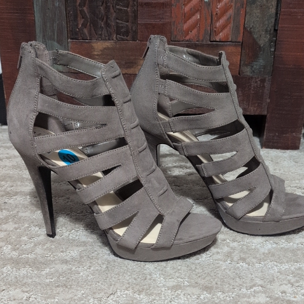 NWT, Nine West Taupe Strappy Heels